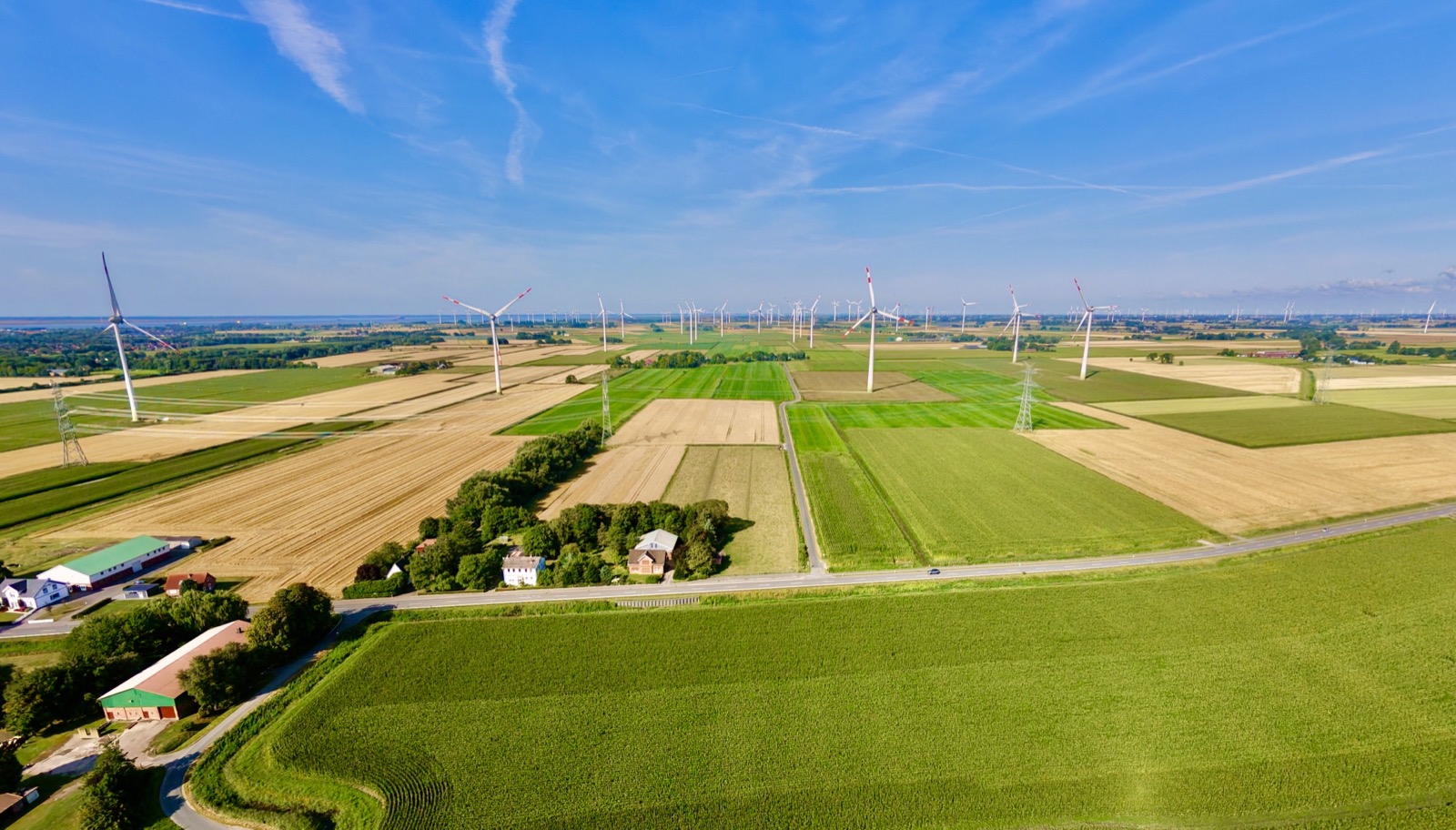 Weiter Blick über die Felder im Kreis Dithmarschen