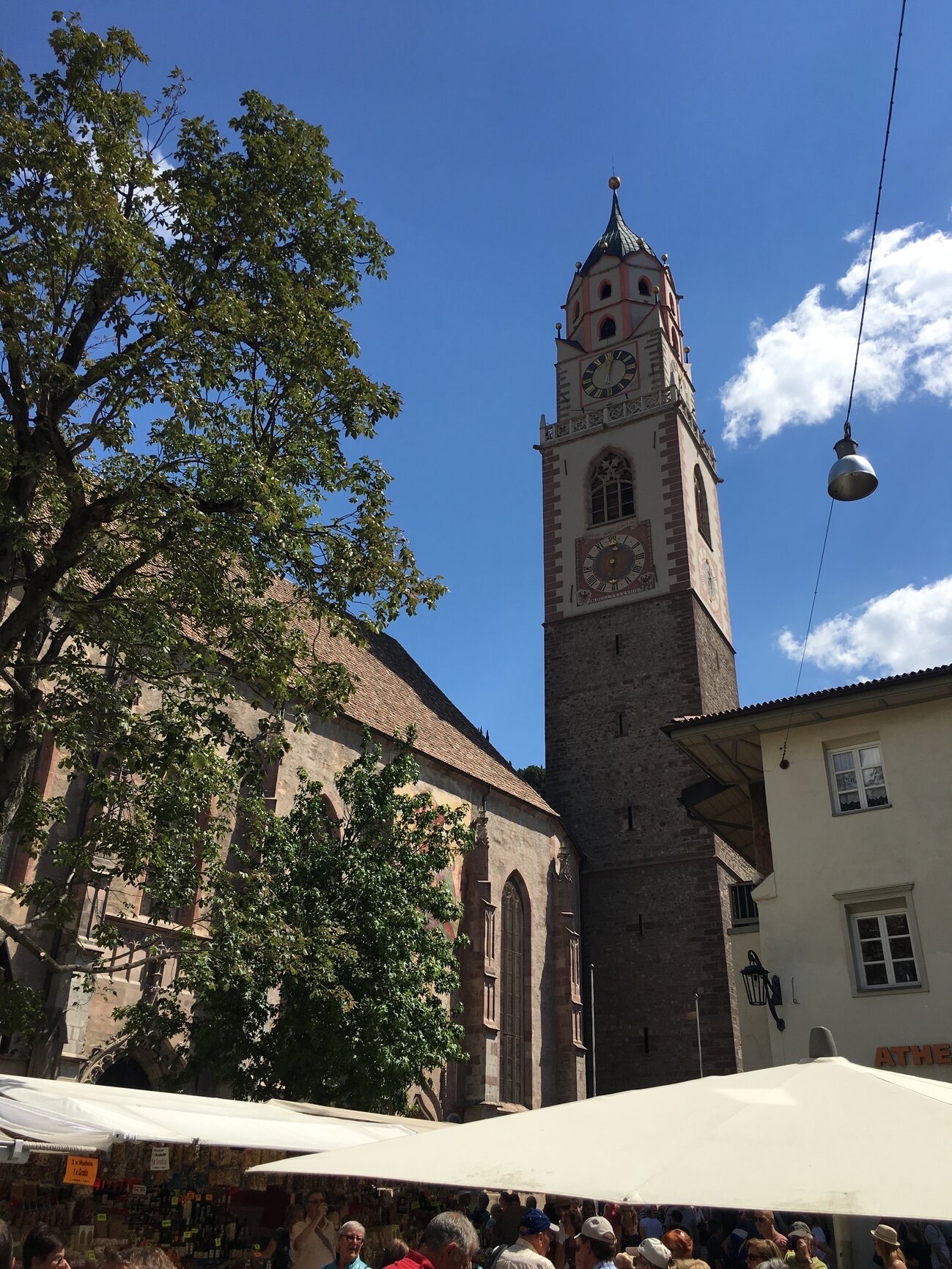 Blick vom Camping Hermitage auf die Berge bei Meran