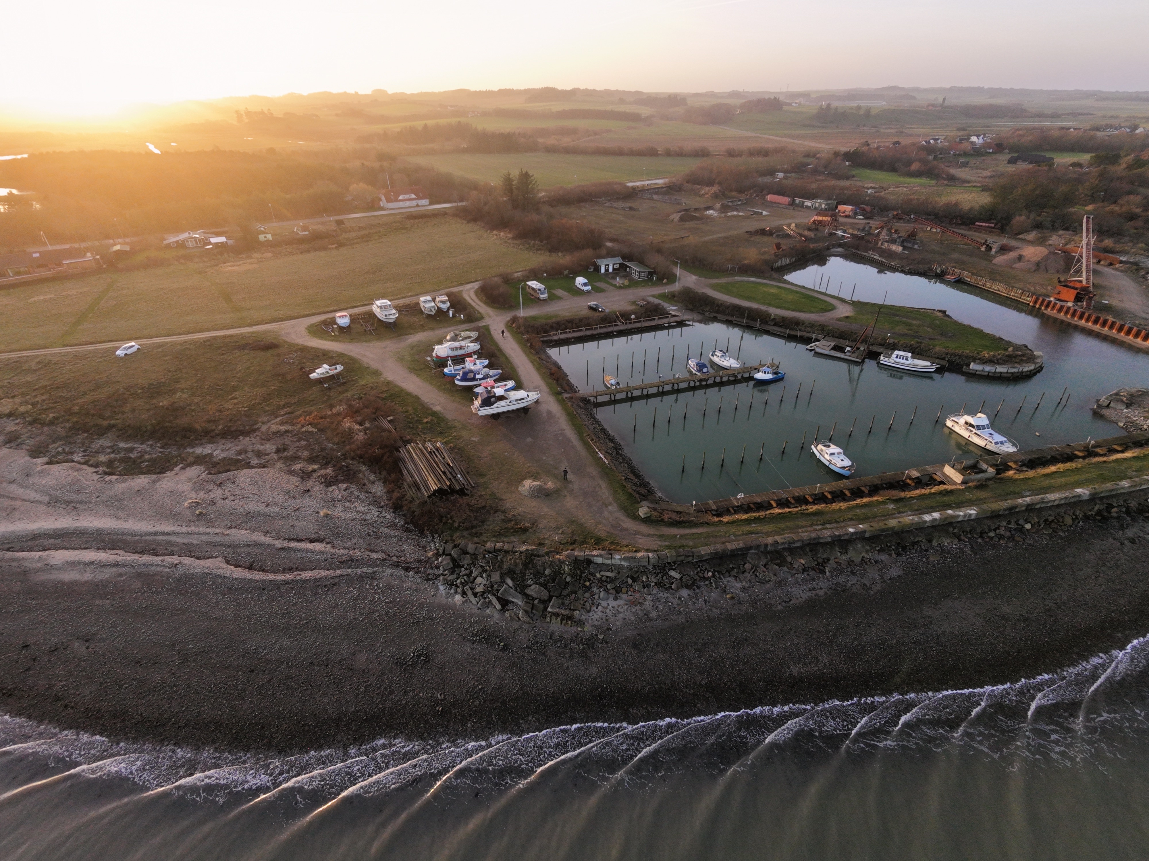 Luftaufnahme Lemvig Marina im Abendlicht