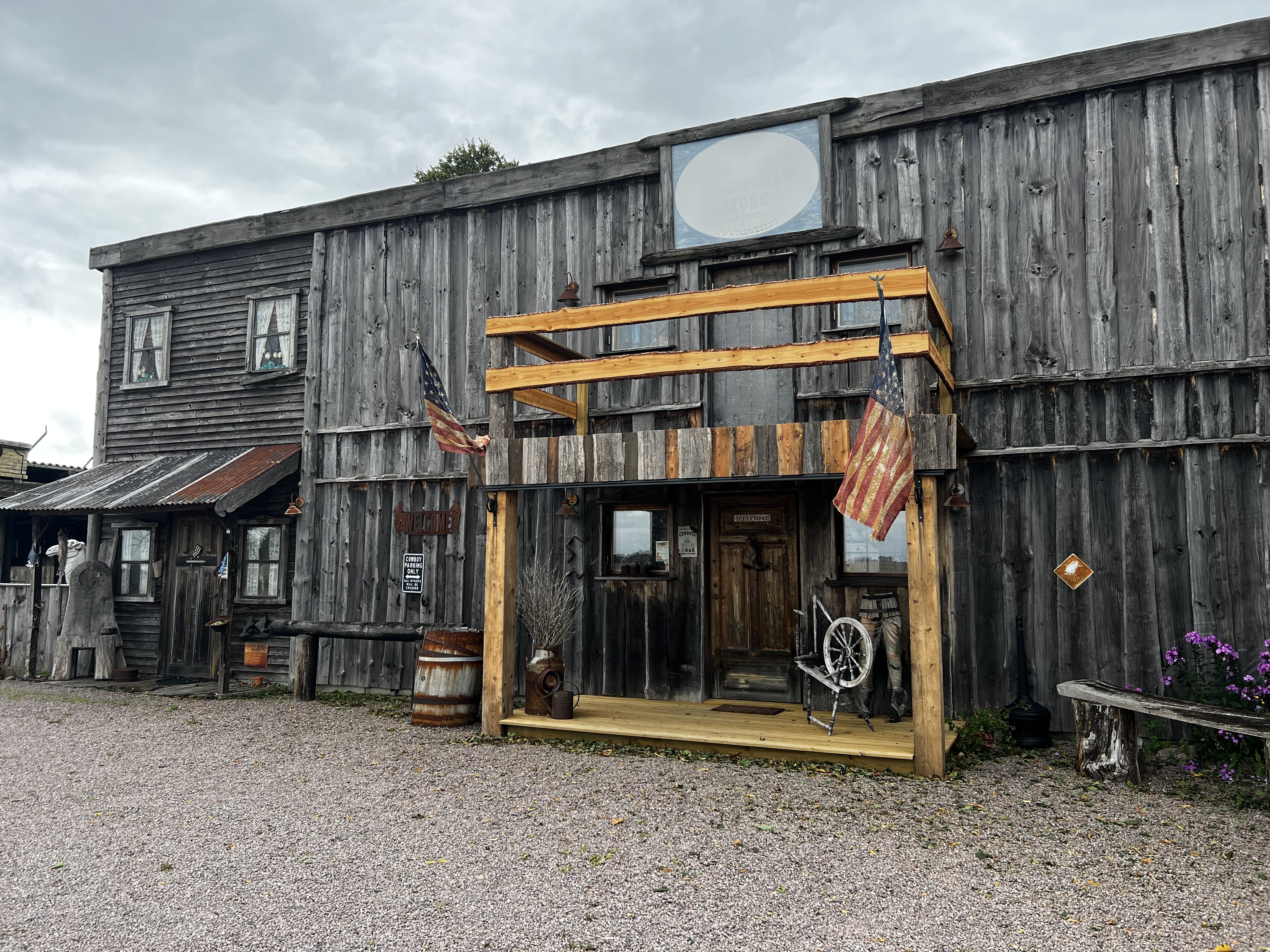 Stellplatz im Stil des Wilden Westens in Annelöv in Schweden