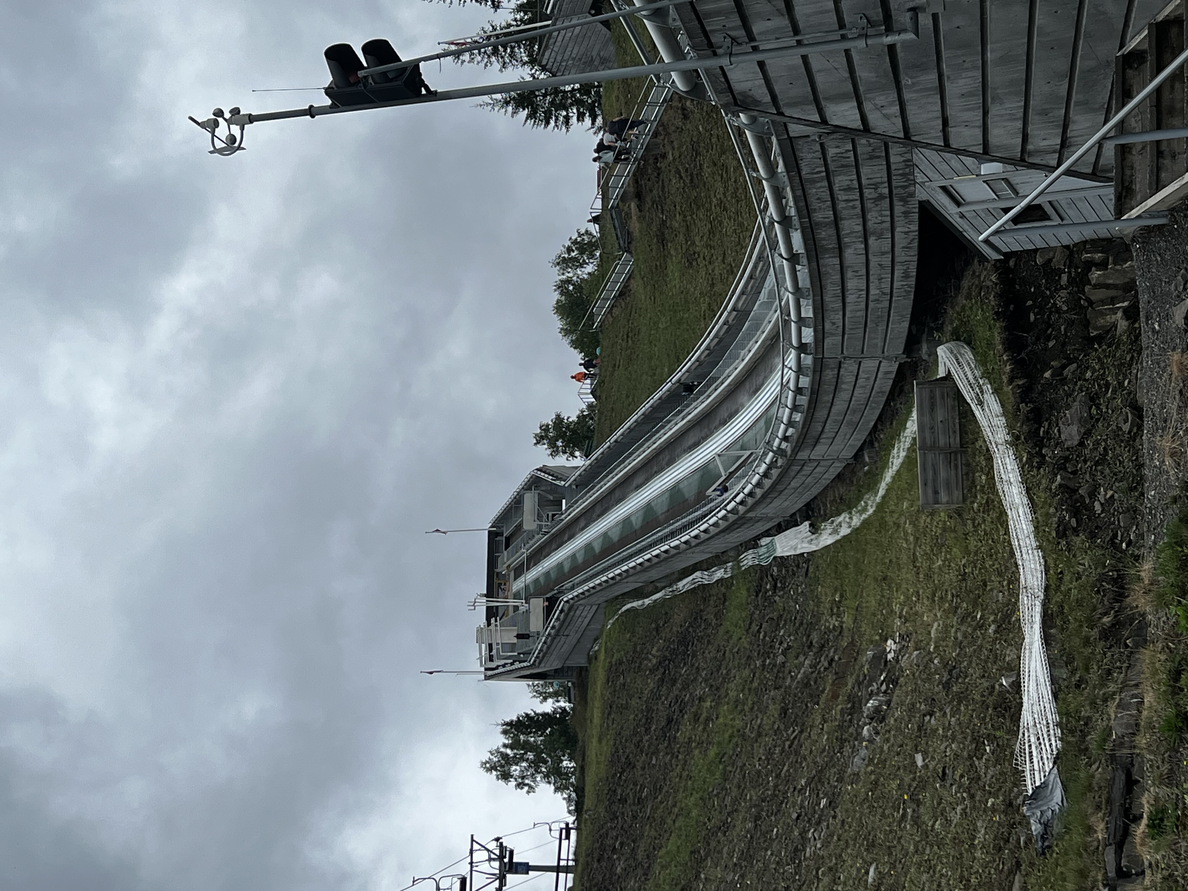 Blick auf Lillehammer und Umgebung bei grauem Wetter