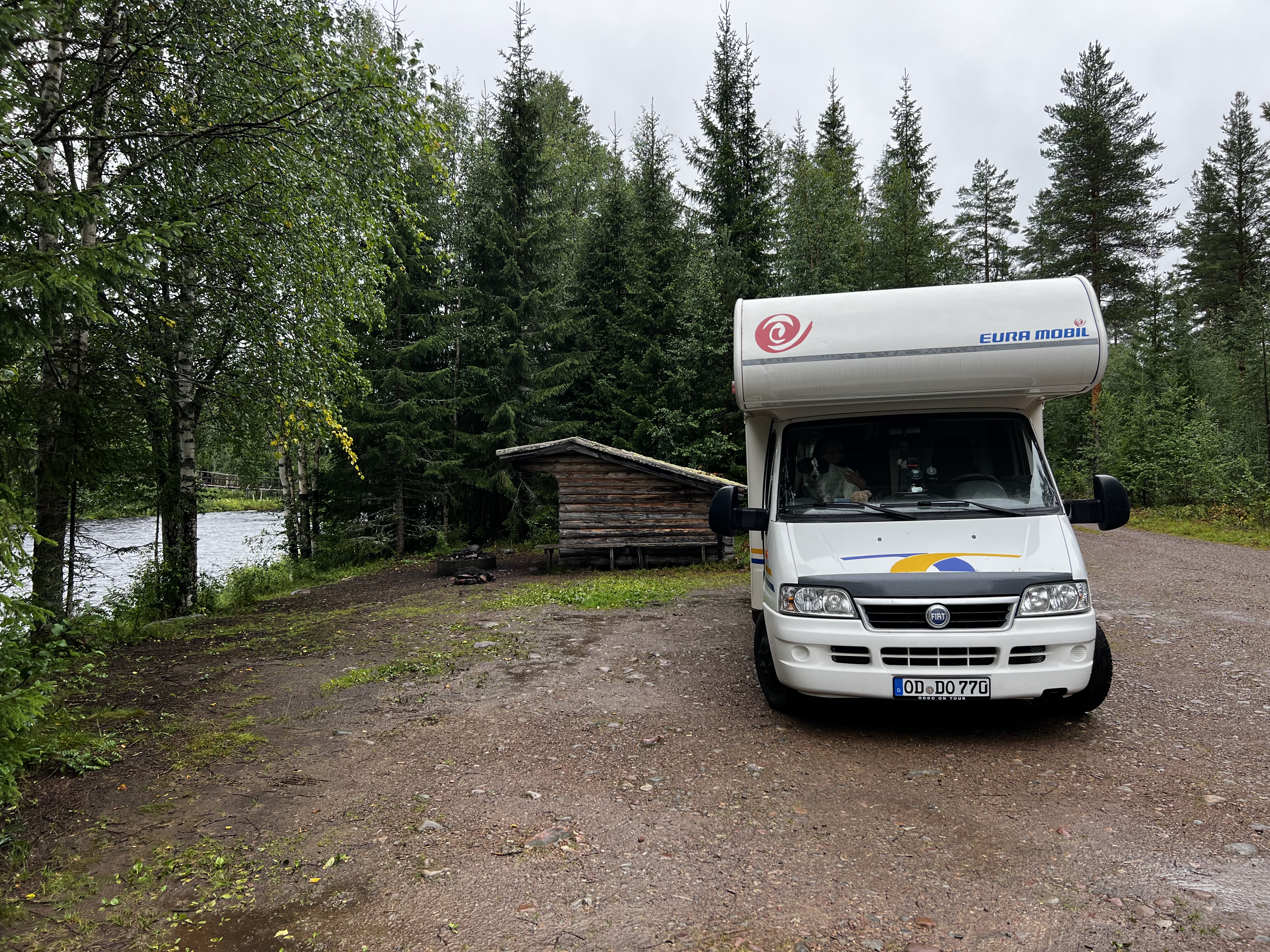 Hängebrücke Älgforsen in Schweden über einen Fluss